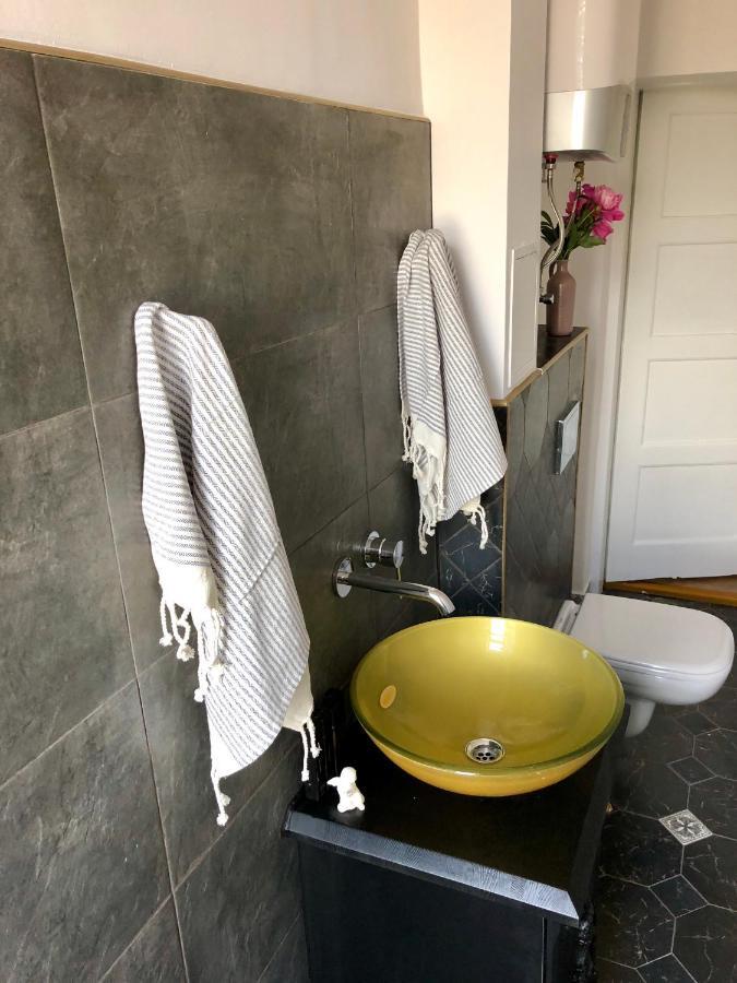 Bohemian Apartment In The Heart Of Old Ventspils City Ngoại thất bức ảnh